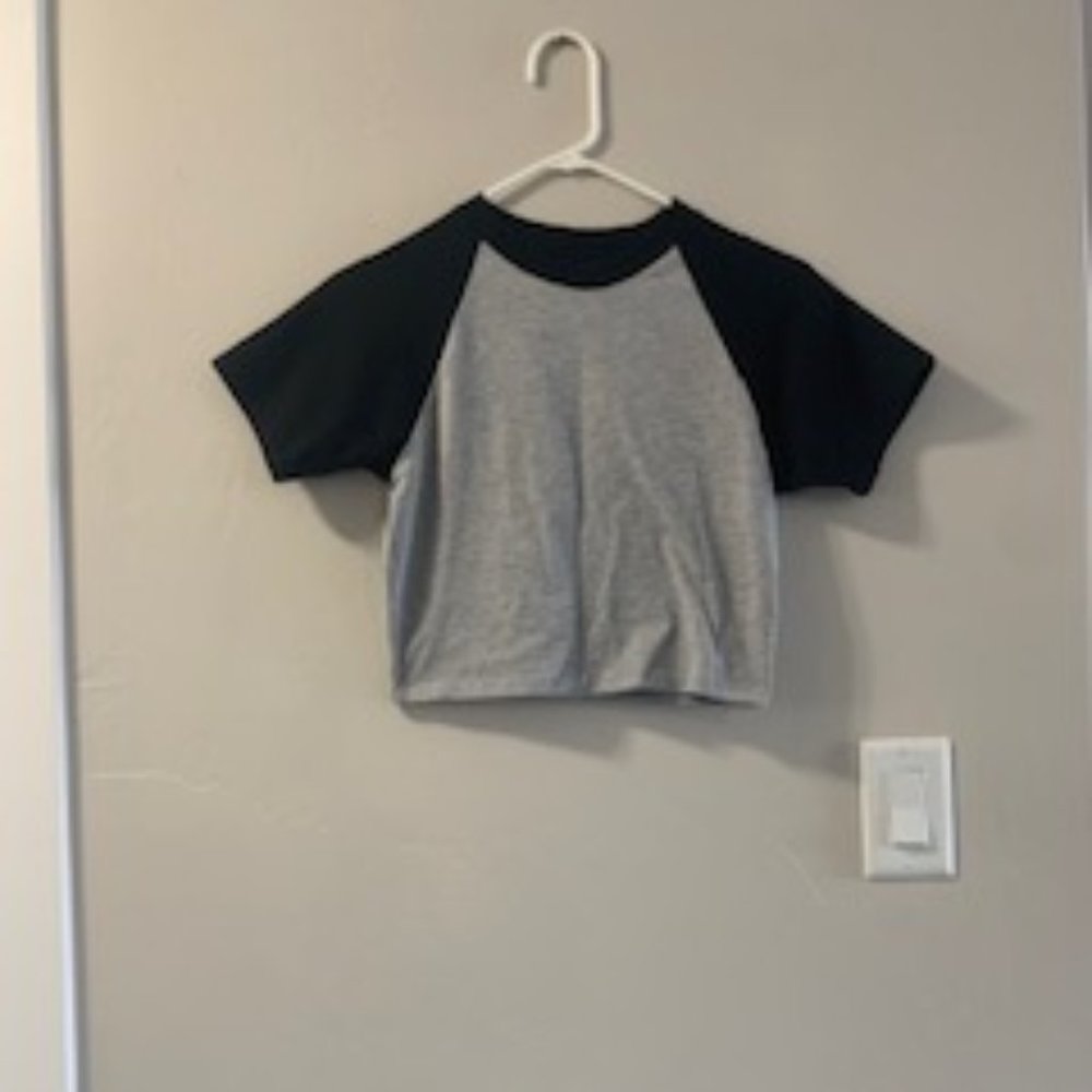 Black and gray baseball crop-t